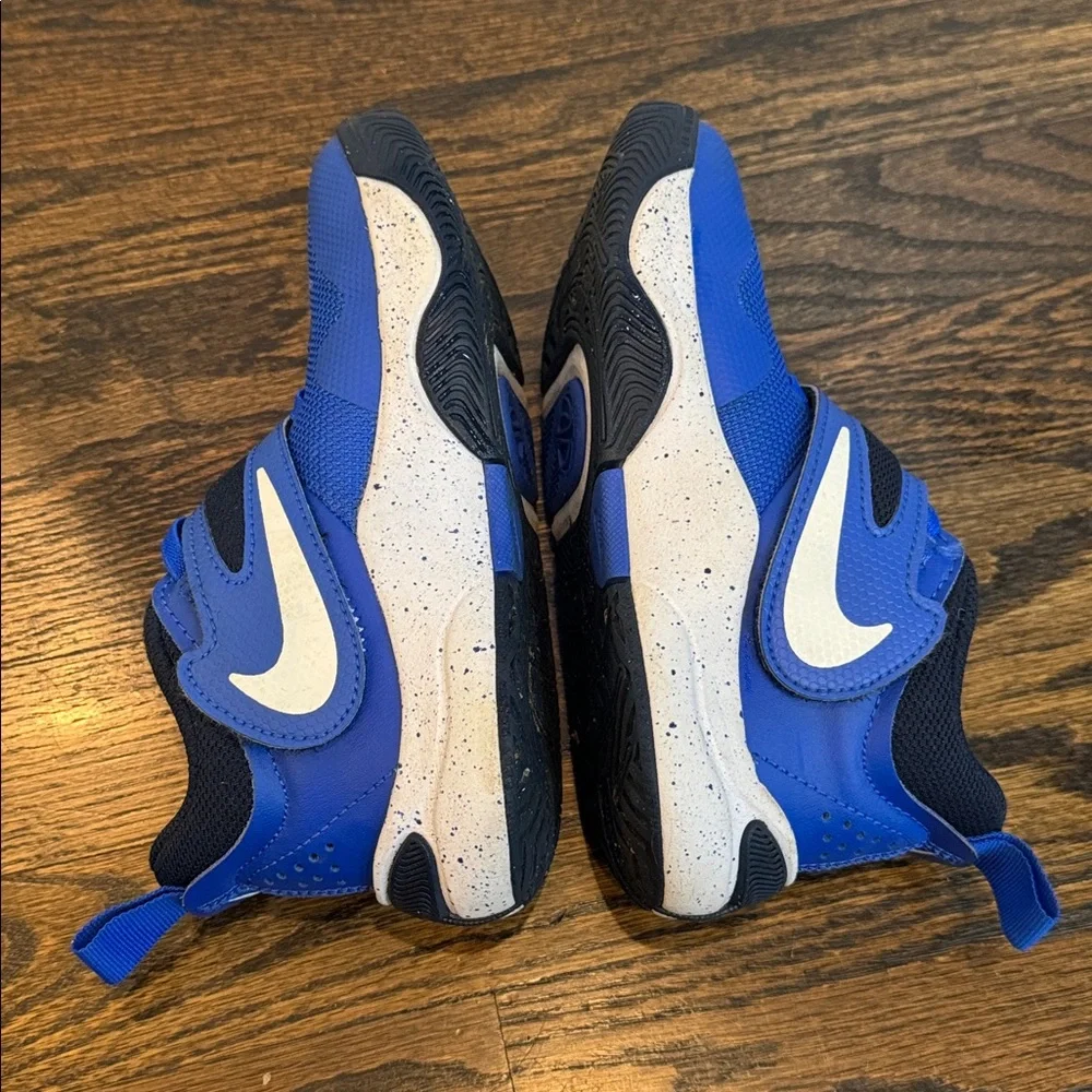 NIKE LITTLE KID TEAM HUSTLE D11 BASKETBALL SHOES Royal Blue Sneakers Velcro